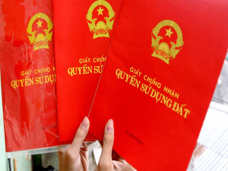 Quyền sở hữu đất đai là gì? Tư vấn pháp lý có hữu ích cho việc cấp Sổ đỏ không?