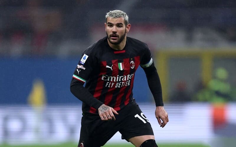 Khám phá hậu vệ cánh là gì. 6 hậu vệ cánh xuất sắc nhất hiện nay.