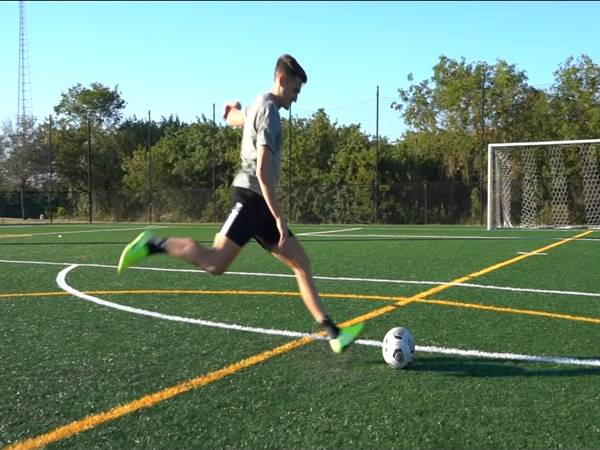 Học cách vung chân đúng cách