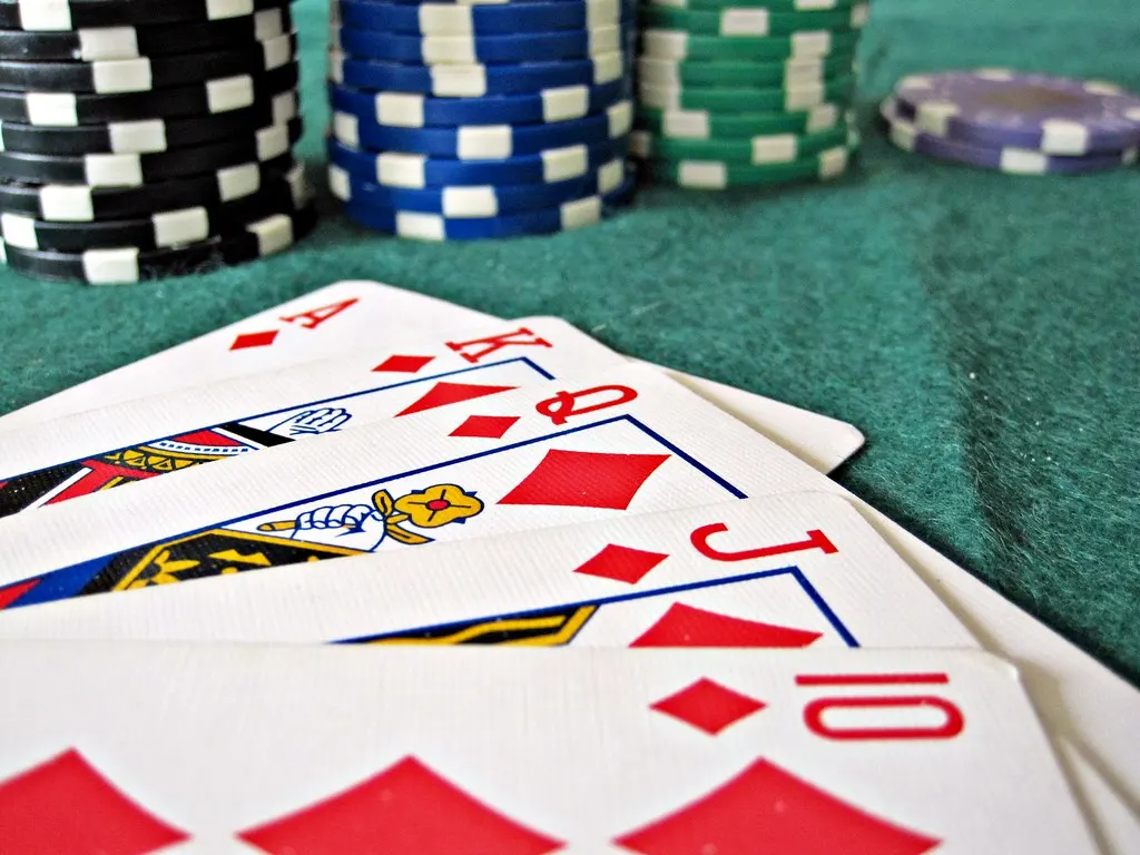 Tìm Hiểu Về Luật Chơi Poker: Thứ Hạng Tay Bài Và Cách So Bài Chuẩn Xác