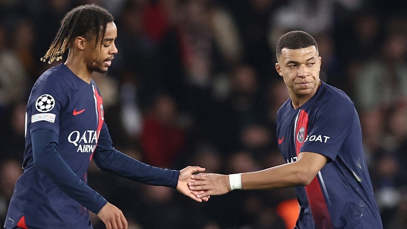 Bradley Barcola dự kiến sẽ thay thế Mbappé. Cầu thủ Bradley Barcola - Chiếc áo quá rộng tại PSG